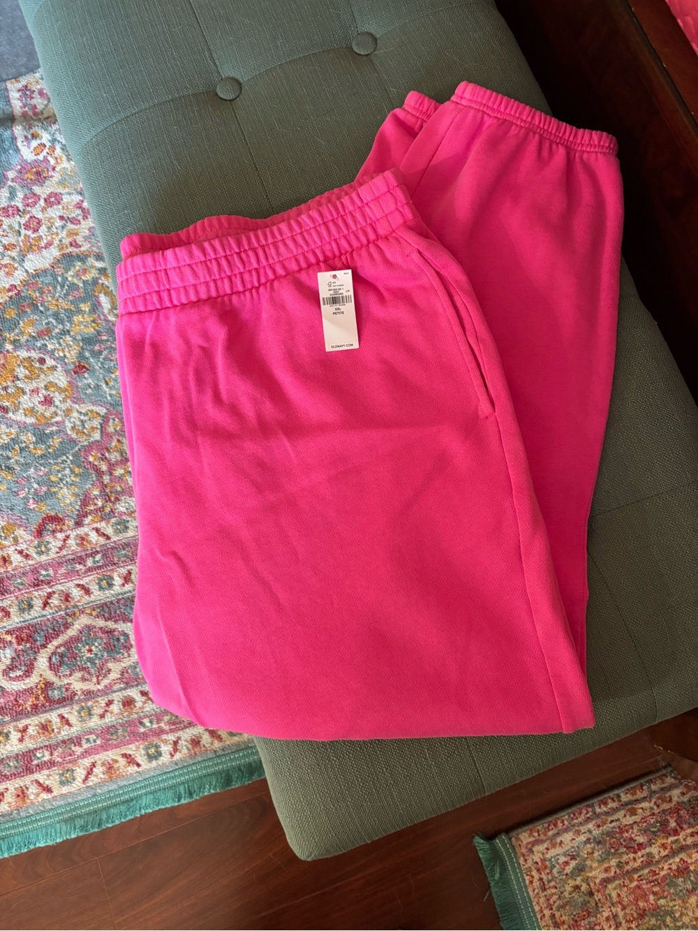 High-Waisted SoComfy Jogger Sweatpants
Color: Flamingo
Size: XXL Petite